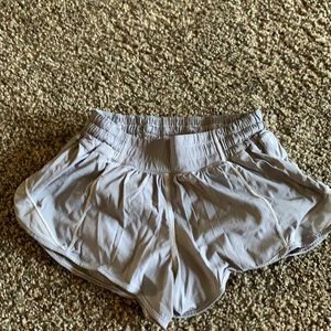 lululemon hotty hot short II 2.5